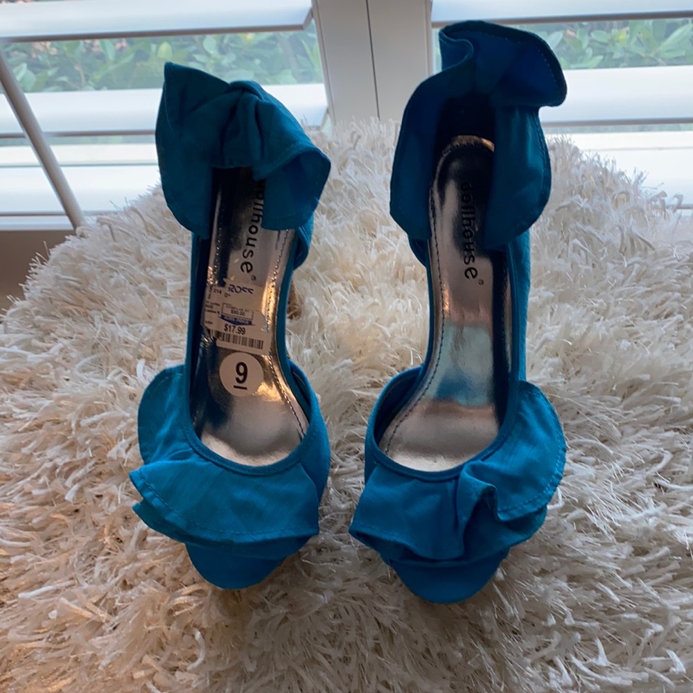 Dollhouse aqua blue with cork platforms